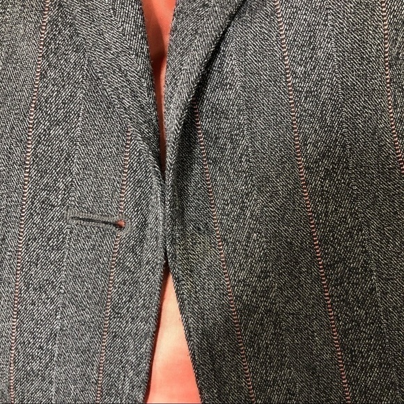 Signature BY LARRY LEVINE Gray & Coral Pinstripe Blazer Gunmetal Buttons Size 10 - Picture 6 of 6